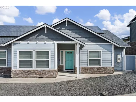 Exterior - 1056 Ruby Clair Dr, Creswell, OR 97426 photo 3 of 7