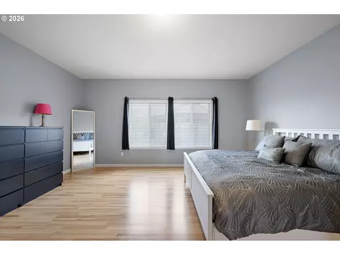 Bedroom - 1056 Ruby Clair Dr, Creswell, OR 97426 photo 3 of 6