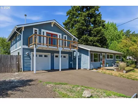 340 E Gloucester St, Gladstone, OR 97027