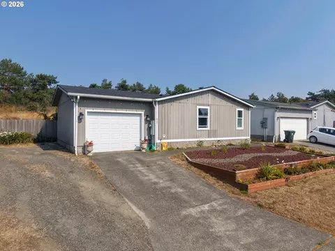 921 Stillwater Dr, Coos Bay, OR 97420