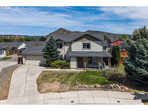 648 NE Cougar Loop, Prineville, OR 97754