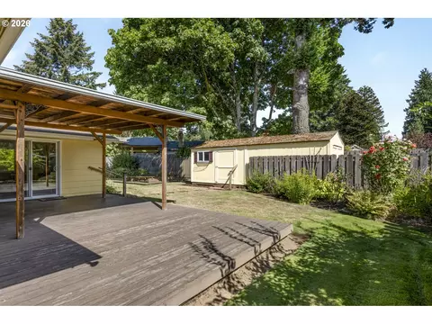 Exterior - 21414 SE Salmon St, Gresham, OR 97030 photo 4 of 11