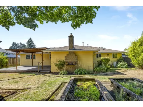Exterior - 21414 SE Salmon St, Gresham, OR 97030 photo 6 of 11