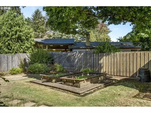 Exterior - 21414 SE Salmon St, Gresham, OR 97030 photo 9 of 11