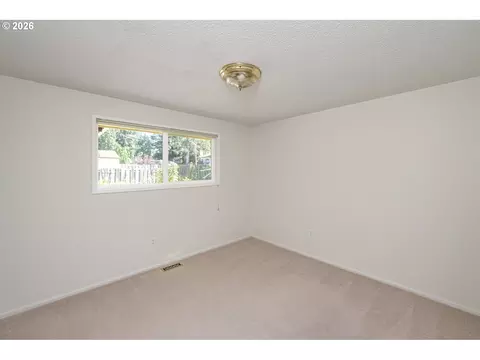 Bedroom - 21414 SE Salmon St, Gresham, OR 97030 photo 4 of 7