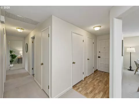 Entry Way - 21414 SE Salmon St, Gresham, OR 97030 photo 2 of 2