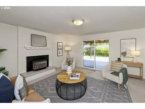 Living - 21414 SE Salmon St, Gresham, OR 97030 photo 10 of 10