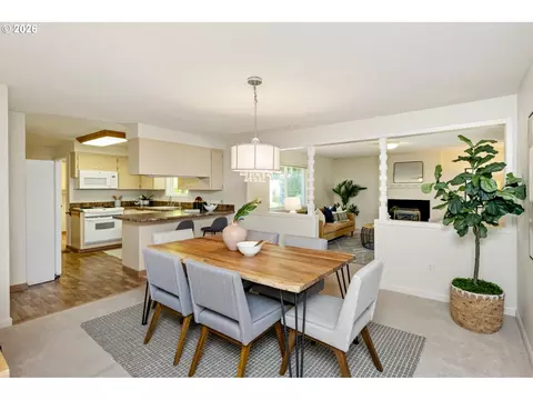 Dining - 21414 SE Salmon St, Gresham, OR 97030 photo 3 of 3