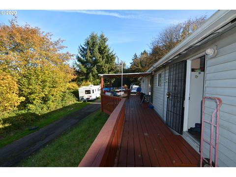 624 E B St, Rainier, OR 97048 photo 1