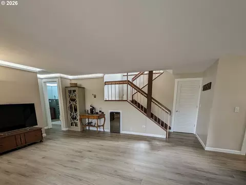 Living - 645 Startouch Dr, Eugene, OR 97405 photo 3 of 5