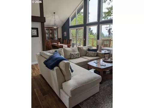 Living - 645 Startouch Dr, Eugene, OR 97405 photo 2 of 5