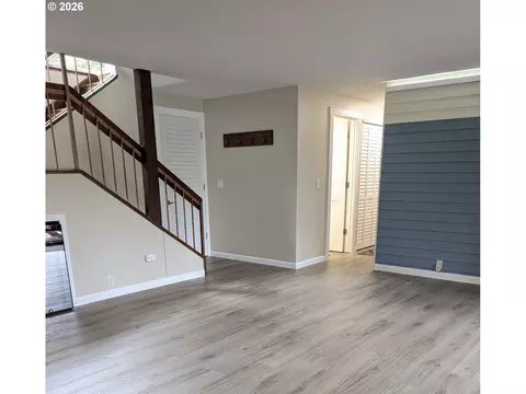 Living - 645 Startouch Dr, Eugene, OR 97405 photo 4 of 5