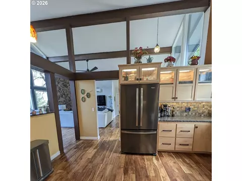 Kitchen - 645 Startouch Dr, Eugene, OR 97405 photo 1 of 2