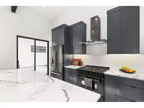 Kitchen - 41640 SE Beaverdam St, Sandy, OR 97055 photo 5 of 9