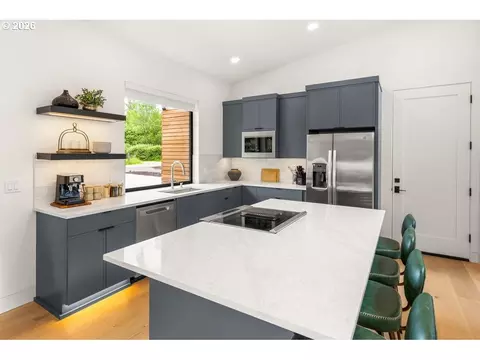 Kitchen - 41640 SE Beaverdam St, Sandy, OR 97055 photo 9 of 9