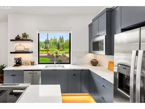 Kitchen - 41640 SE Beaverdam St, Sandy, OR 97055 photo 7 of 9