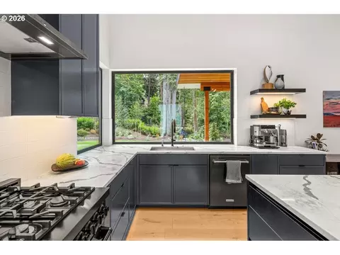 Kitchen - 41640 SE Beaverdam St, Sandy, OR 97055 photo 4 of 9