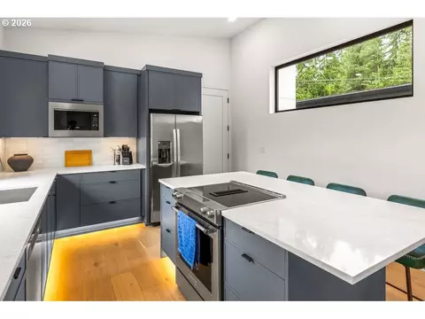 Kitchen - 41640 SE Beaverdam St, Sandy, OR 97055 photo 6 of 9