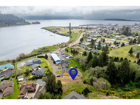 105 Franklin Dr, Garibaldi, OR 97118