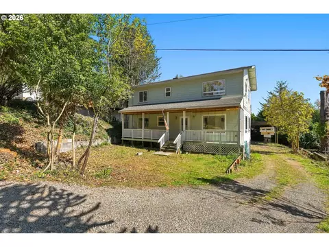 1232 S 12th St, Coos Bay, OR 97420