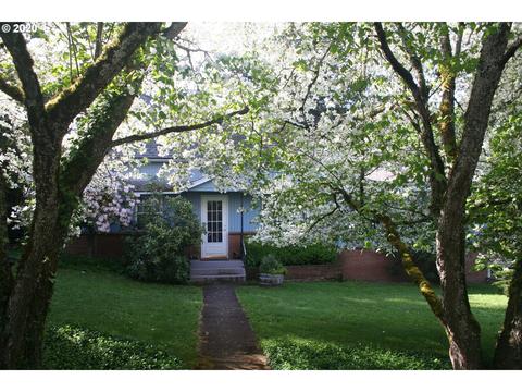 718 E Main St, Silverton, OR 97381 photo 1