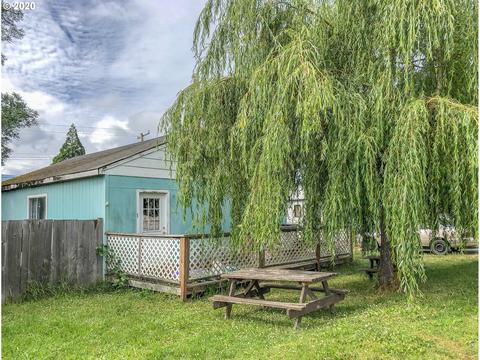 561 E Fourth Ave, Riddle, OR 97469 photo 1