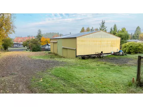 0 Park St, Glide, OR 97443