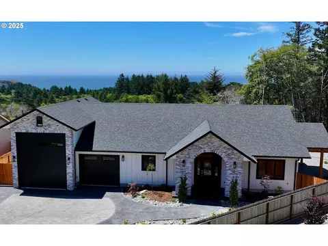 1346 Nautical Heights Dr, Brookings, OR 97415