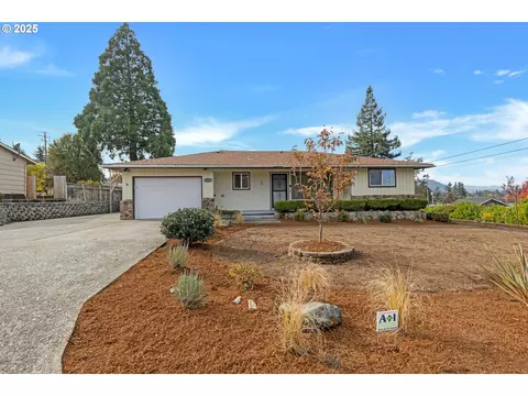 1010 W Luellen Dr, Roseburg, OR 97471