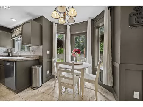Dining - 4505 SE 33rd Ct, Gresham, OR 97080 photo 2 of 2