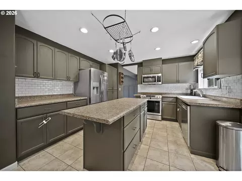 Kitchen - 4505 SE 33rd Ct, Gresham, OR 97080 photo 1 of 6