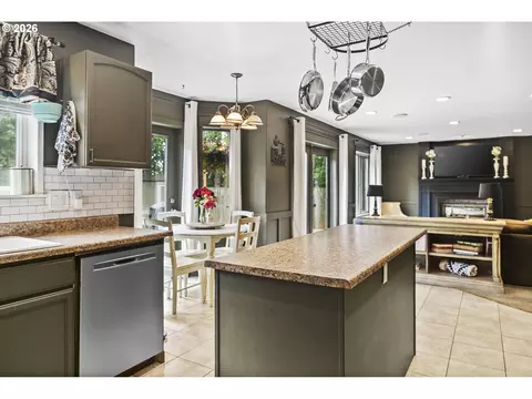 Kitchen - 4505 SE 33rd Ct, Gresham, OR 97080 photo 6 of 6