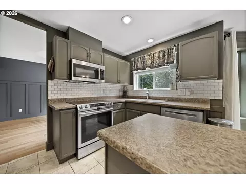 Kitchen - 4505 SE 33rd Ct, Gresham, OR 97080 photo 2 of 6