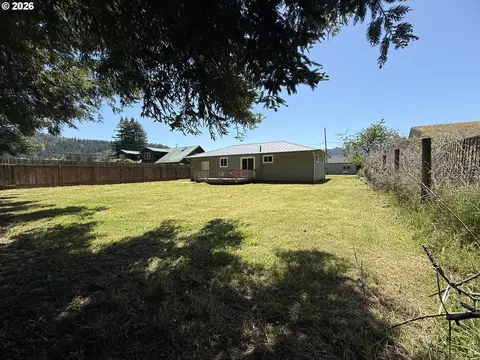 Exterior - 220 W Birch St, Powers, OR 97466 photo 3 of 3