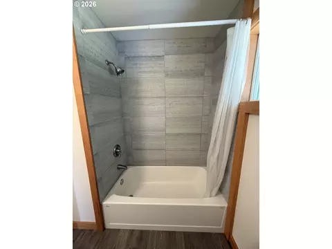 Bath - 220 W Birch St, Powers, OR 97466 photo 2 of 2