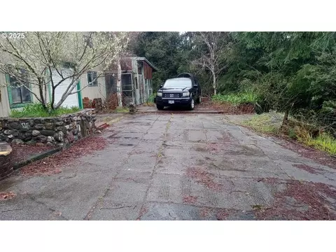 15782 Winriver Dr, Brookings, OR 97415