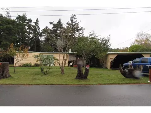 18 Geer Cir, Port Orford, OR 97465