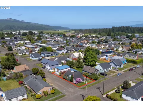 520 Elm Ave, Tillamook, OR 97141