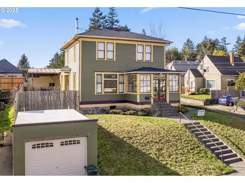 1508 Union Ave, North Bend, OR 97459