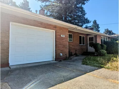 916 Harrison St, Oregon City, OR 97045