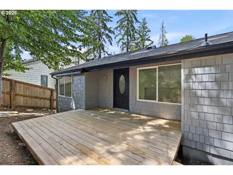 Exterior - 7048 Glacier Dr, Springfield, OR 97478 photo 2 of 3