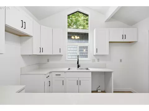 Kitchen - 7048 Glacier Dr, Springfield, OR 97478 photo 1 of 2