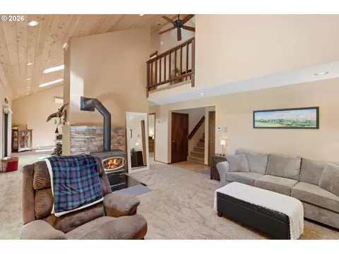 Living - 50136 SE Weber Rd, Sandy, OR 97055 photo 1 of 2