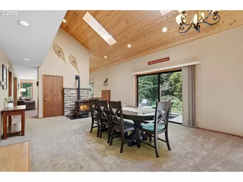 Dining - 50136 SE Weber Rd, Sandy, OR 97055 photo 4 of 4