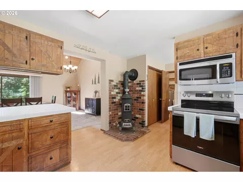 Kitchen - 50136 SE Weber Rd, Sandy, OR 97055 photo 4 of 5