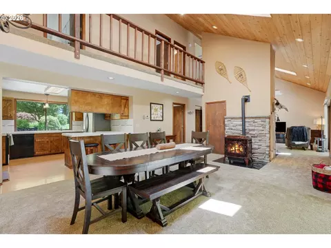 Dining - 50136 SE Weber Rd, Sandy, OR 97055 photo 3 of 4