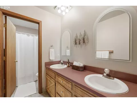 Bath - 50136 SE Weber Rd, Sandy, OR 97055 photo 3 of 3