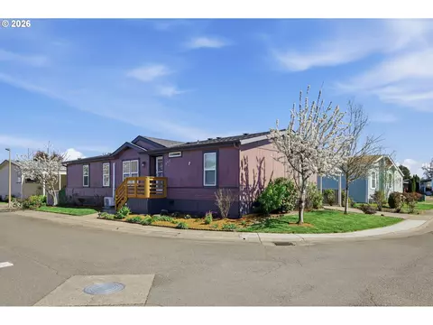 1699 N Terry St #379, Eugene, OR 97402