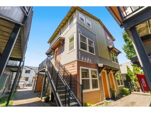4313 SE Division St #A, Portland, OR 97206