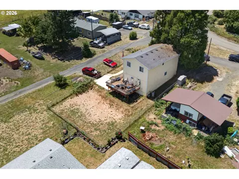 View/Area - 459 Lydia St, Yoncalla, OR 97499 photo 2 of 4